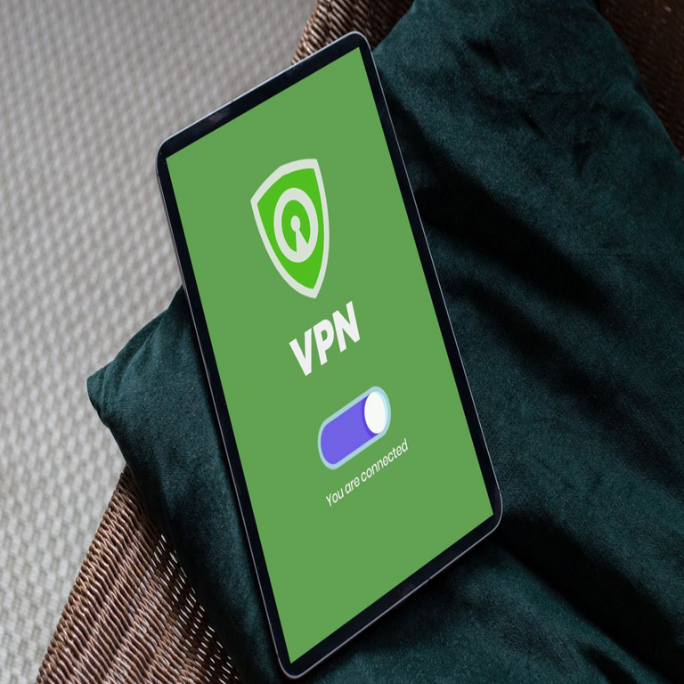 ¿Existen inconvenientes al tener una VPN instalada en el dispositivo y una extensión adicional en el navegador?