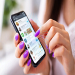 Estudiante de química desarrolla un esmalte transparente que transforma las uñas en stylus ópticos para interfaces táctiles.