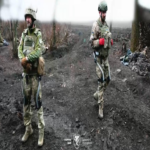 Ucrania ya realiza pruebas de exoesqueletos en el frente de batalla, lo que disminuye la carga física de los soldados.