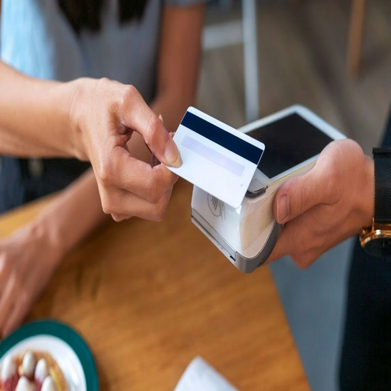 ¿Es efectivo envolver la tarjeta bancaria en papel de aluminio para prevenir el robo de datos? ¿Es efectivo envolver la tarjeta bancaria en papel de aluminio para prevenir el robo de datos?