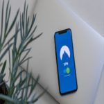 ¿En qué consiste el filtrado de DNS al utilizar una VPN y cómo se puede prevenir su ocurrencia?