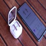 Samsung está desarrollando una nueva línea de auriculares que no requieren colocación en el oído.