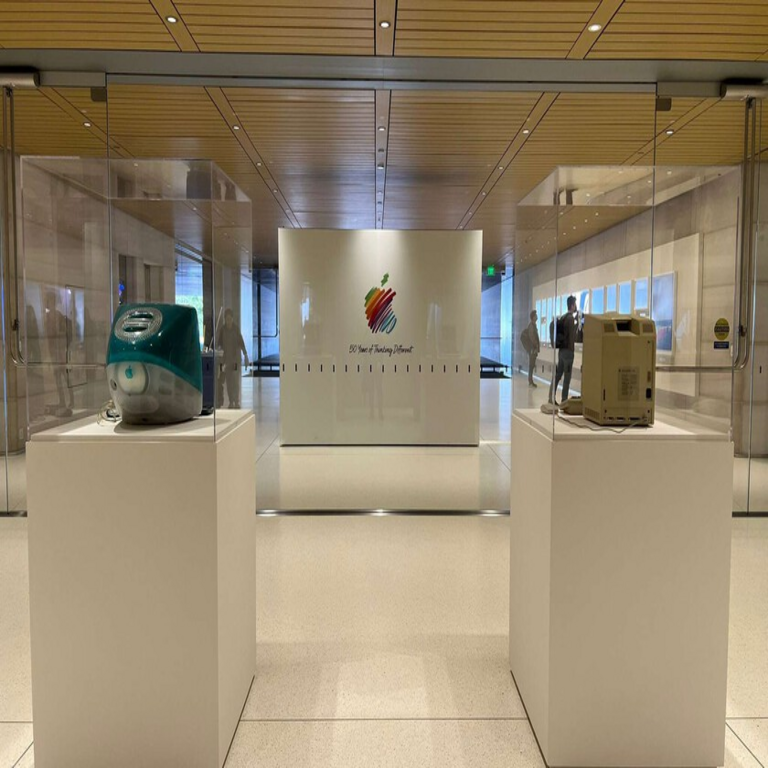 Apple ha establecido un impresionante museo dedicado a sus dispositivos más emblemáticos. Naturalmente, ni usted ni yo figuramos en la lista de invitados.